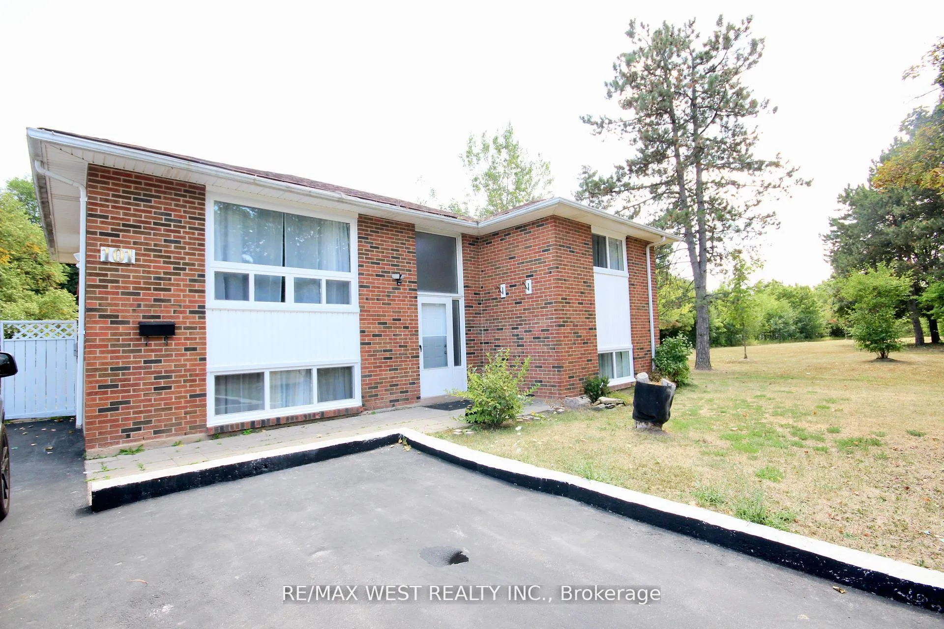 Photo 1 of 101 Dearbourne Boulevard, Brampton, Southgate — HOMEH