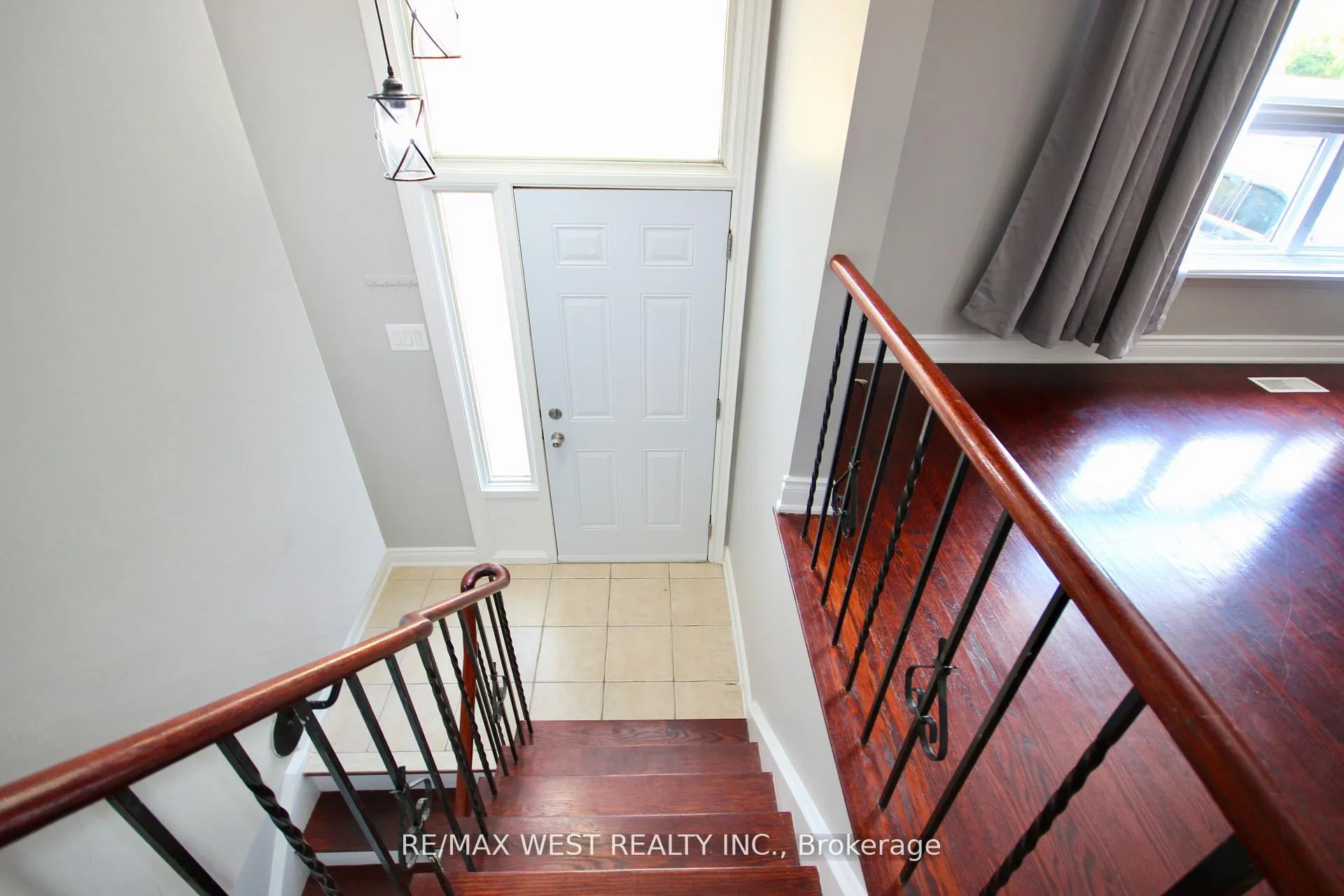Photo 4 of 101 Dearbourne Boulevard, Brampton, Southgate — HOMEH