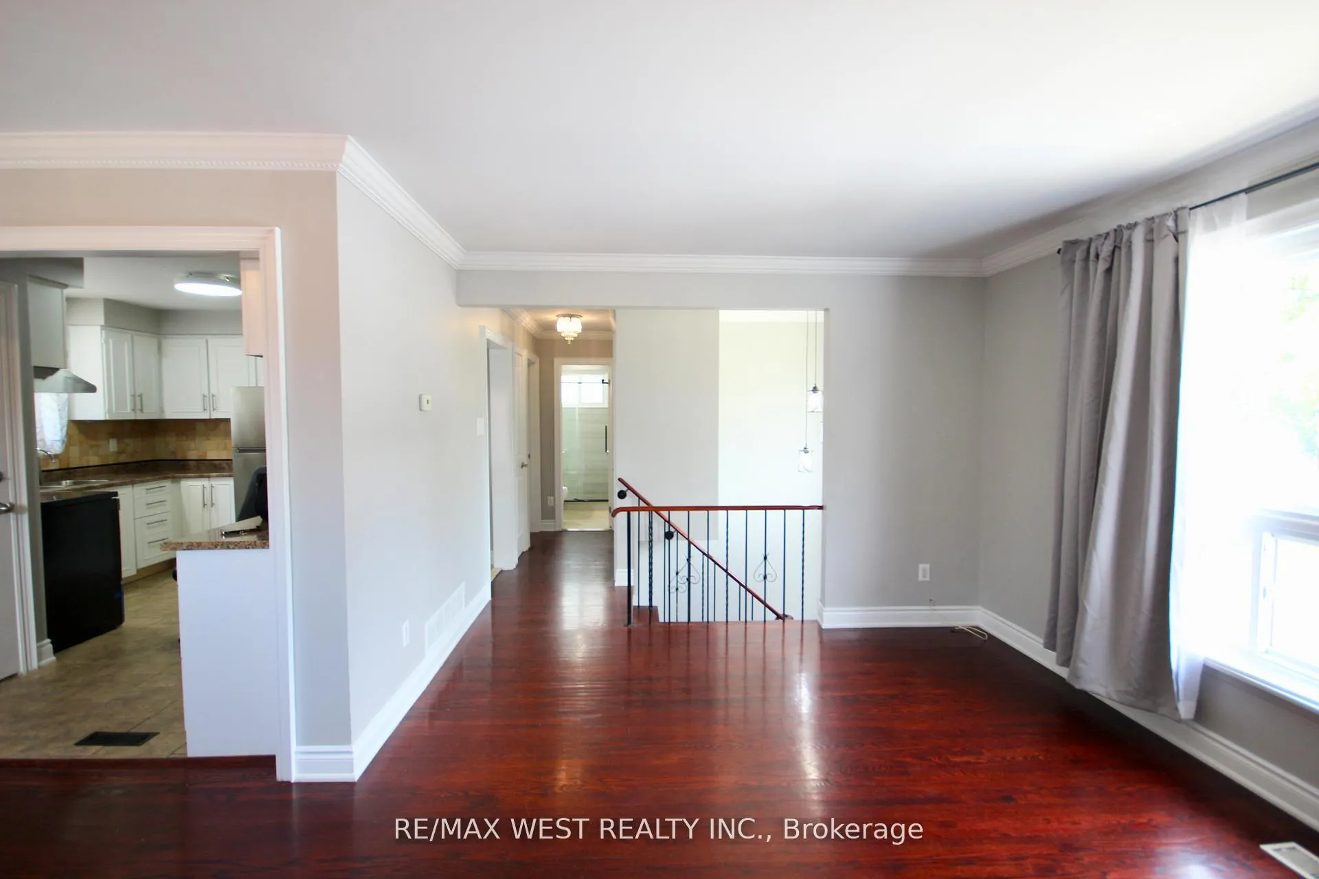 Photo 5 of 101 Dearbourne Boulevard, Brampton, Southgate — HOMEH