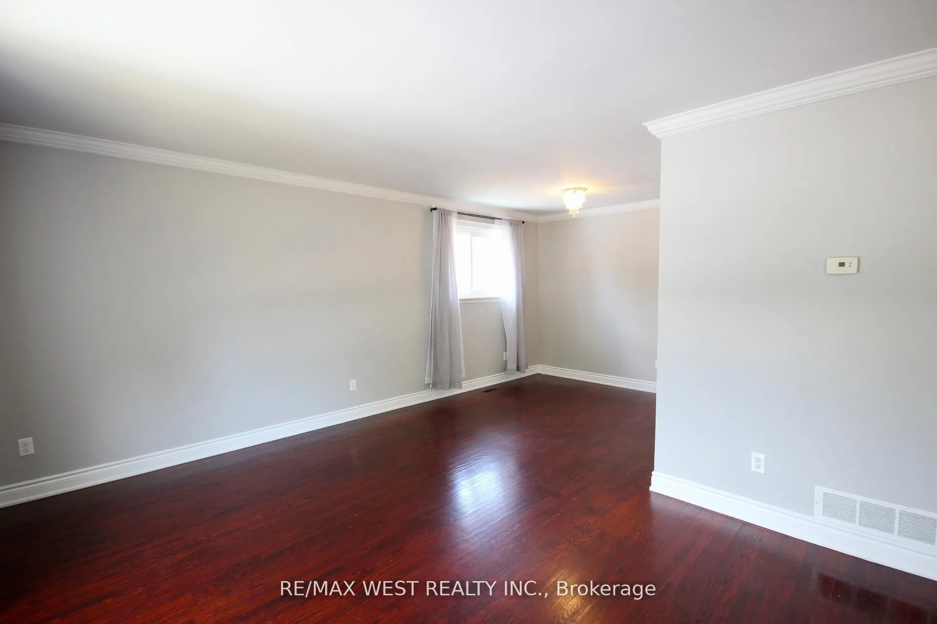 Photo 6 of 101 Dearbourne Boulevard, Brampton, Southgate — HOMEH