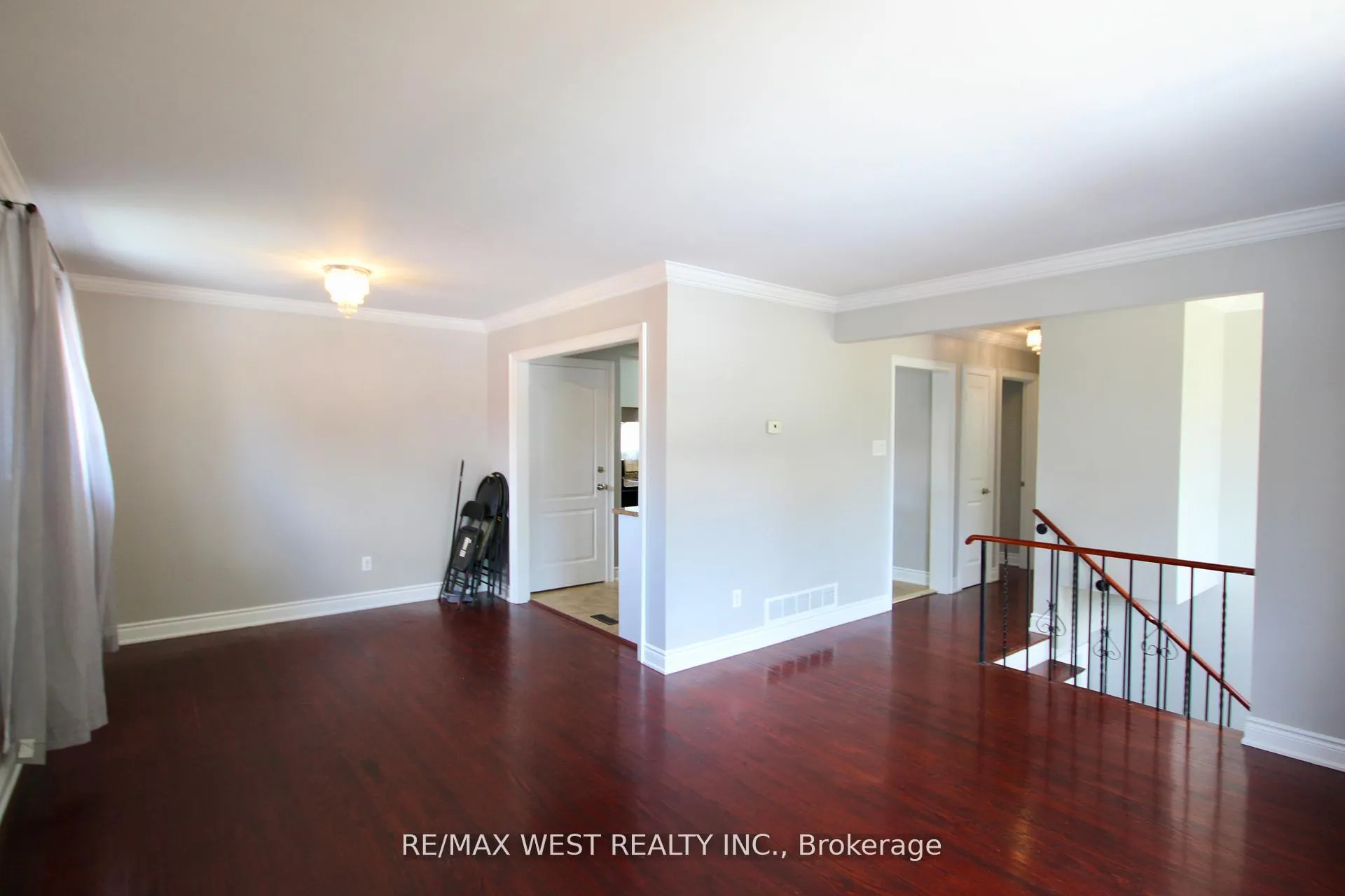 Photo 7 of 101 Dearbourne Boulevard, Brampton, Southgate — HOMEH