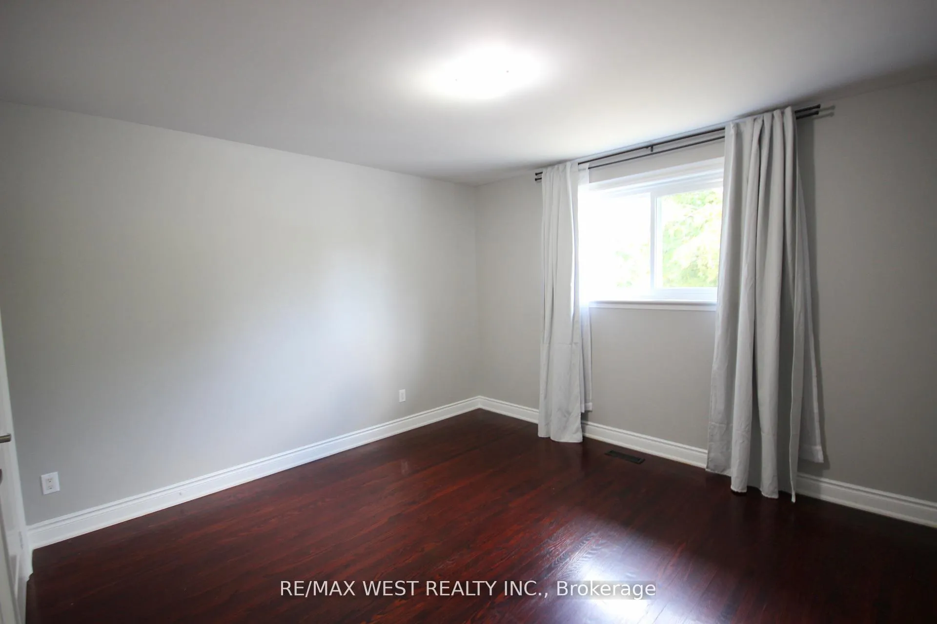 Photo 11 of 101 Dearbourne Boulevard, Brampton, Southgate — HOMEH