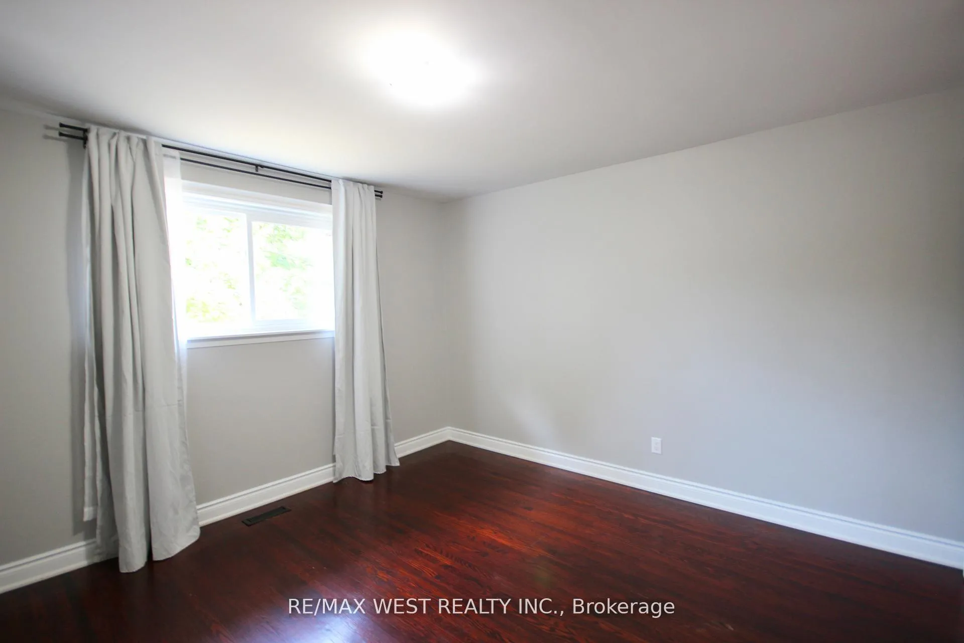 Photo 13 of 101 Dearbourne Boulevard, Brampton, Southgate — HOMEH