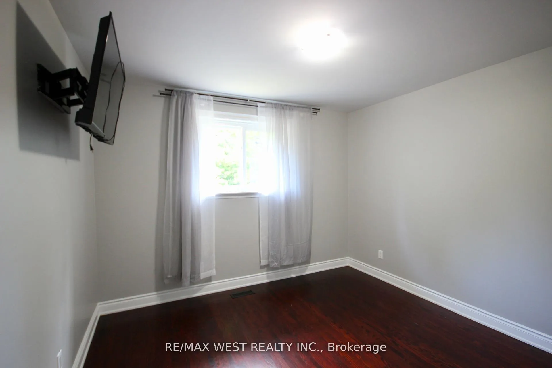 Photo 14 of 101 Dearbourne Boulevard, Brampton, Southgate — HOMEH