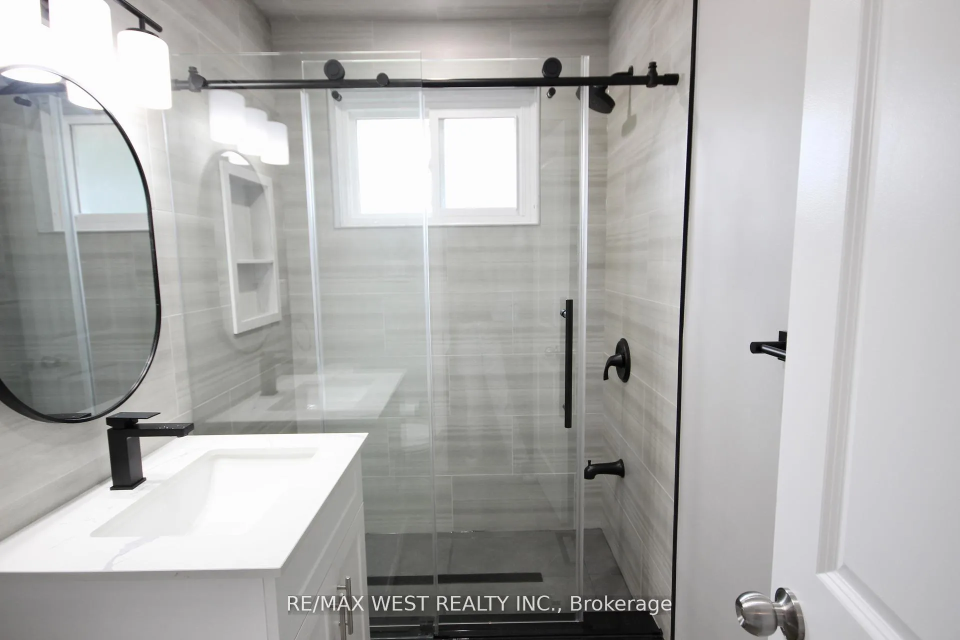 Photo 17 of 101 Dearbourne Boulevard, Brampton, Southgate — HOMEH