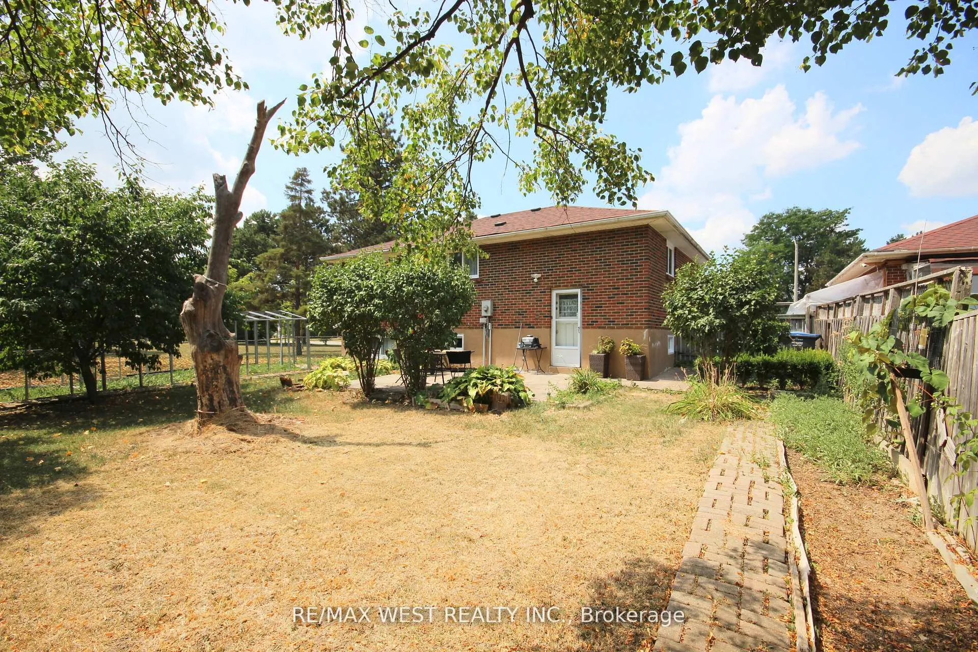 Photo 21 of 101 Dearbourne Boulevard, Brampton, Southgate — HOMEH