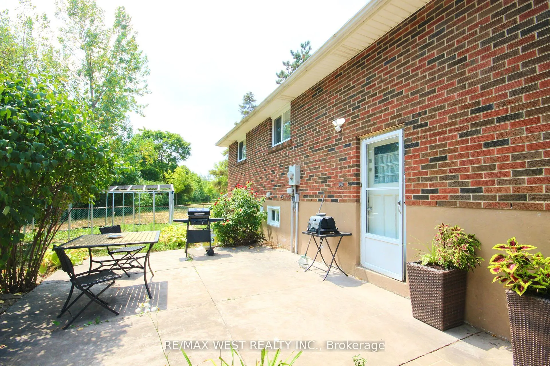 Photo 24 of 101 Dearbourne Boulevard, Brampton, Southgate — HOMEH