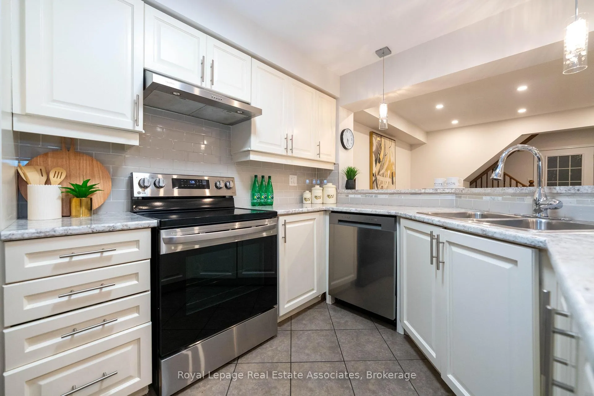 Photo 8 of 303 Chuchmach Close, Milton, Willmott — HOMEH