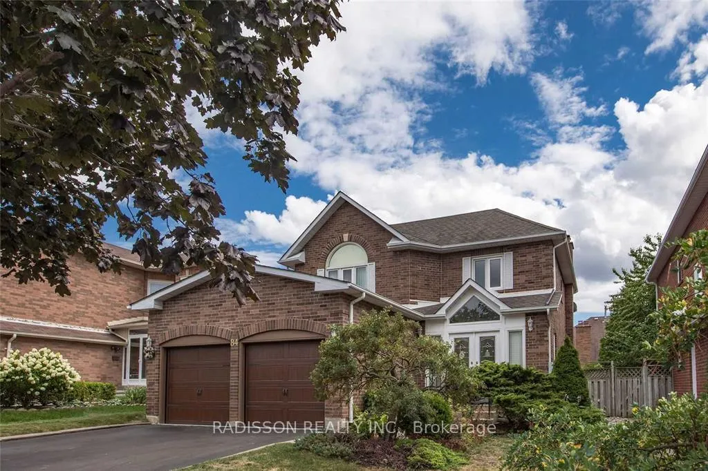 Photo 1 of 84 Tomlinson Circle, Markham, Buttonville — HOMEH