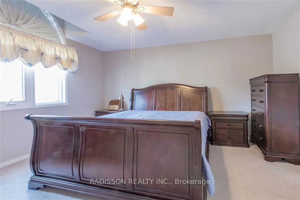 Photo 8 of 84 Tomlinson Circle, Markham, Buttonville — HOMEH
