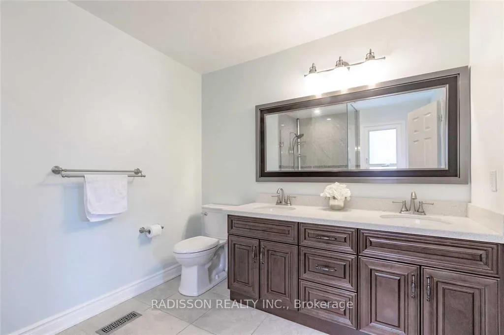 Photo 10 of 84 Tomlinson Circle, Markham, Buttonville — HOMEH