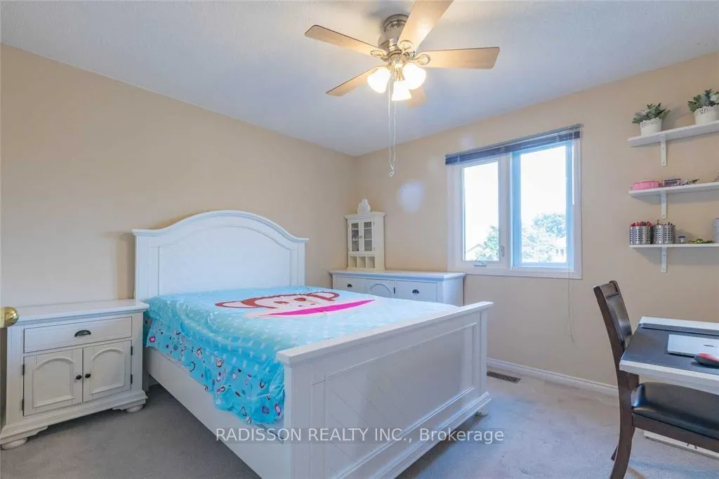 Photo 11 of 84 Tomlinson Circle, Markham, Buttonville — HOMEH