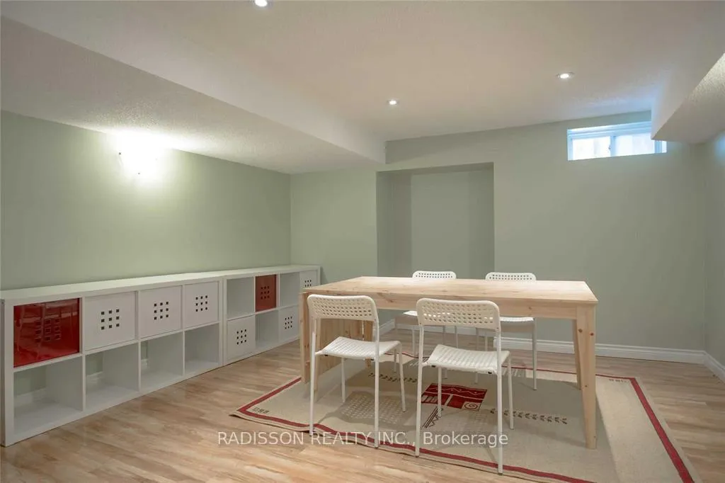 Photo 13 of 84 Tomlinson Circle, Markham, Buttonville — HOMEH