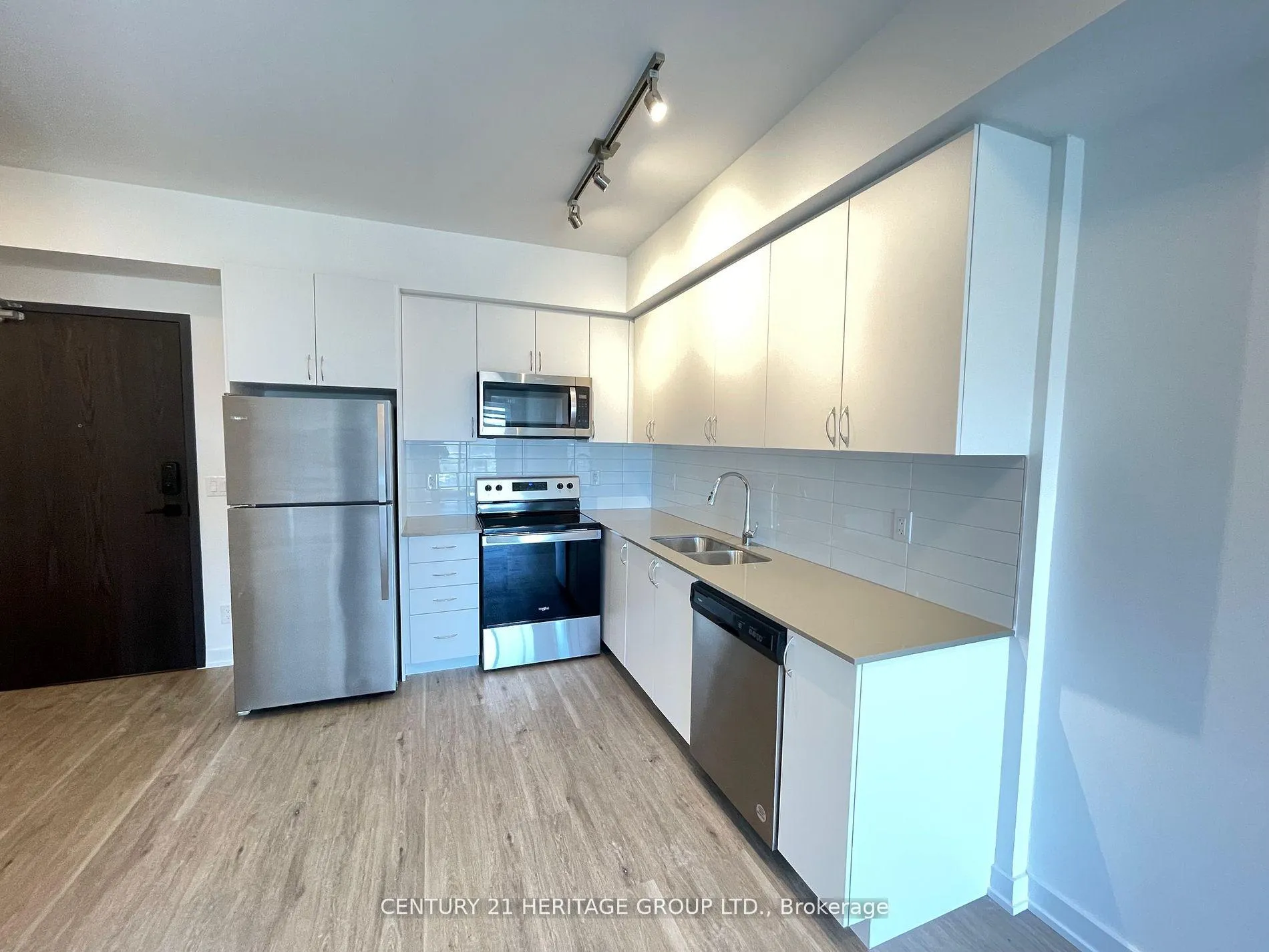 Photo 2 of Unit 1003, 56 Lakeside Terrace, Barrie, Little Lake — HOMEH
