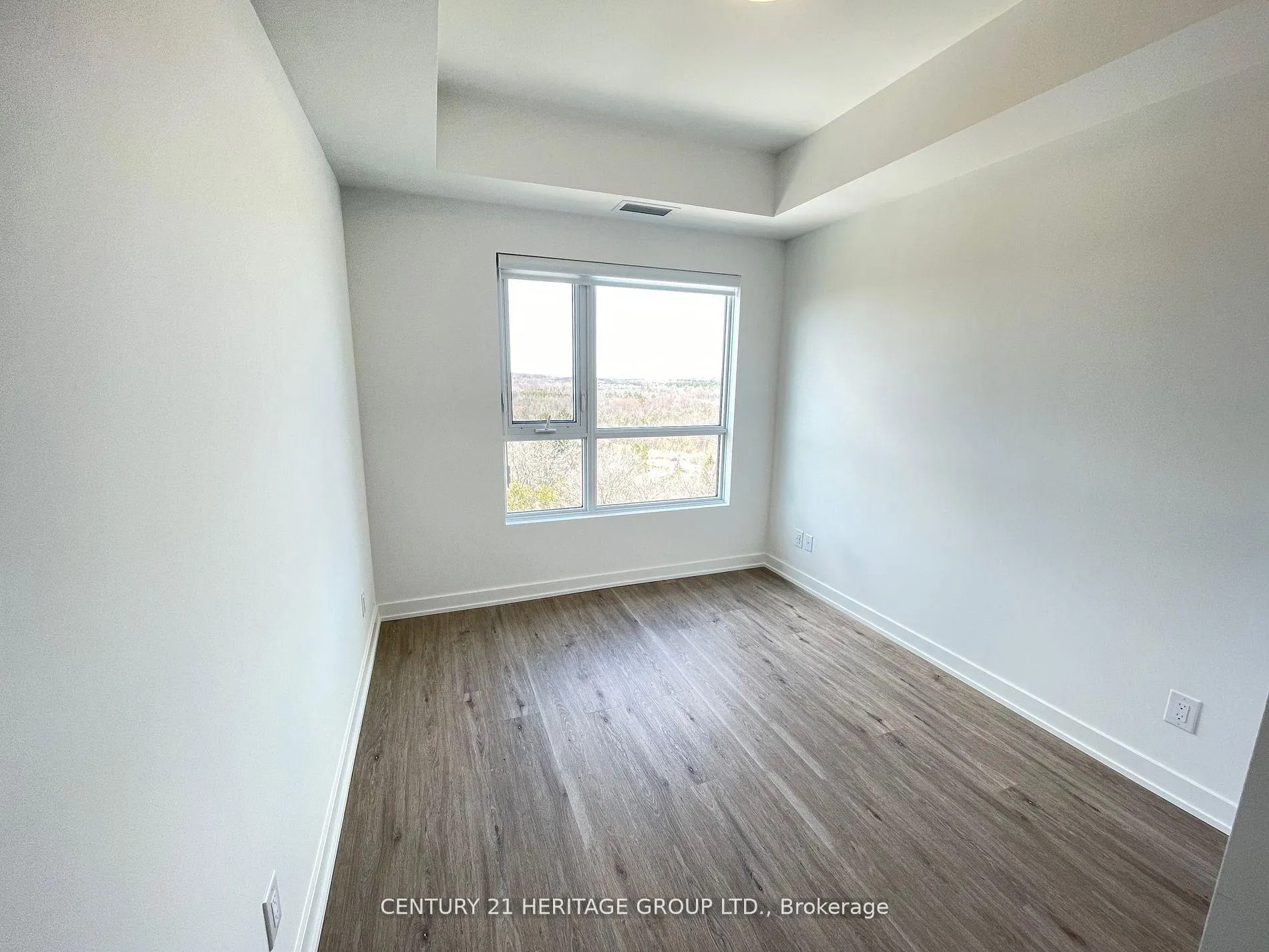 Photo 4 of Unit 1003, 56 Lakeside Terrace, Barrie, Little Lake — HOMEH