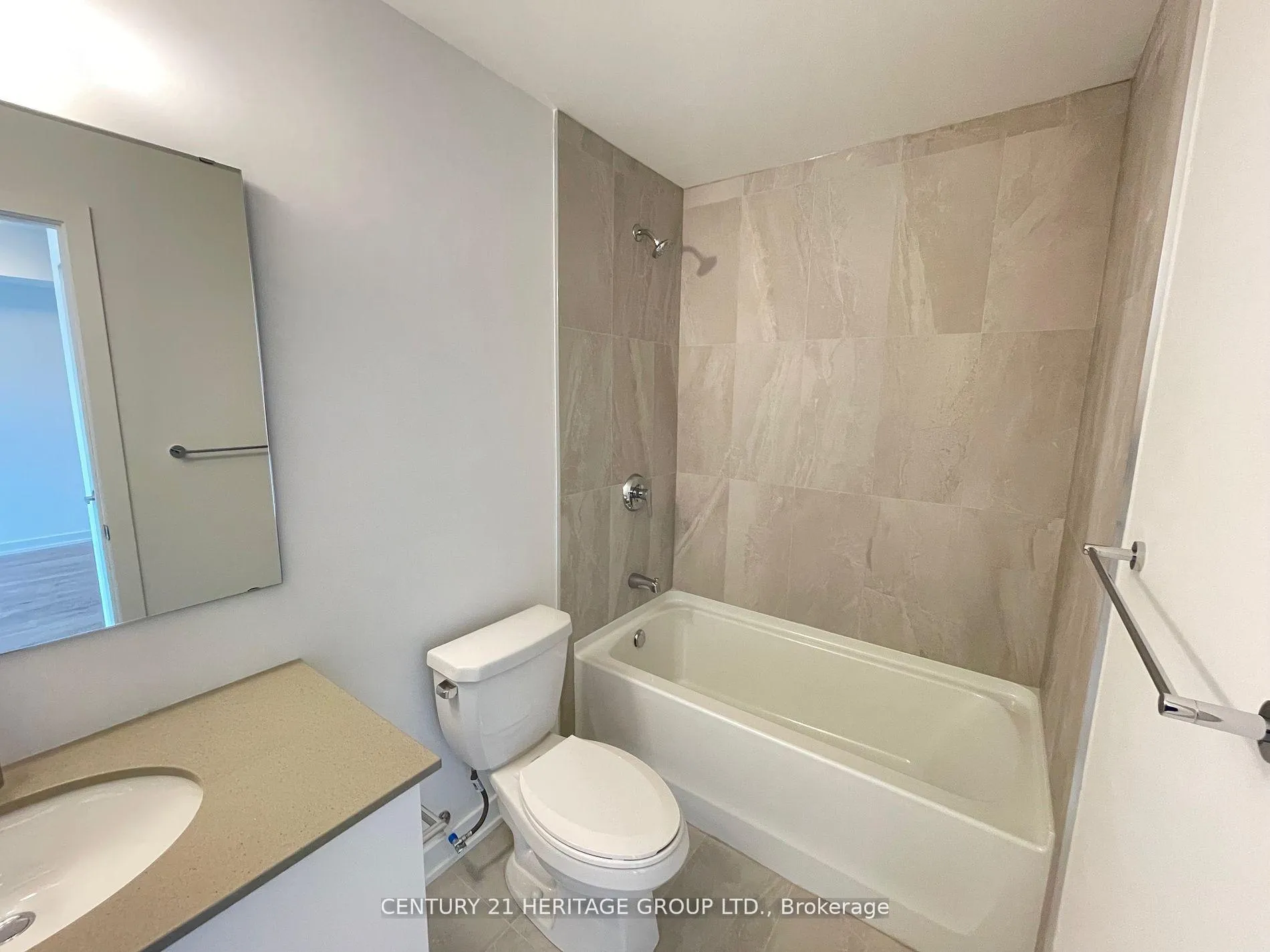 Photo 6 of Unit 1003, 56 Lakeside Terrace, Barrie, Little Lake — HOMEH
