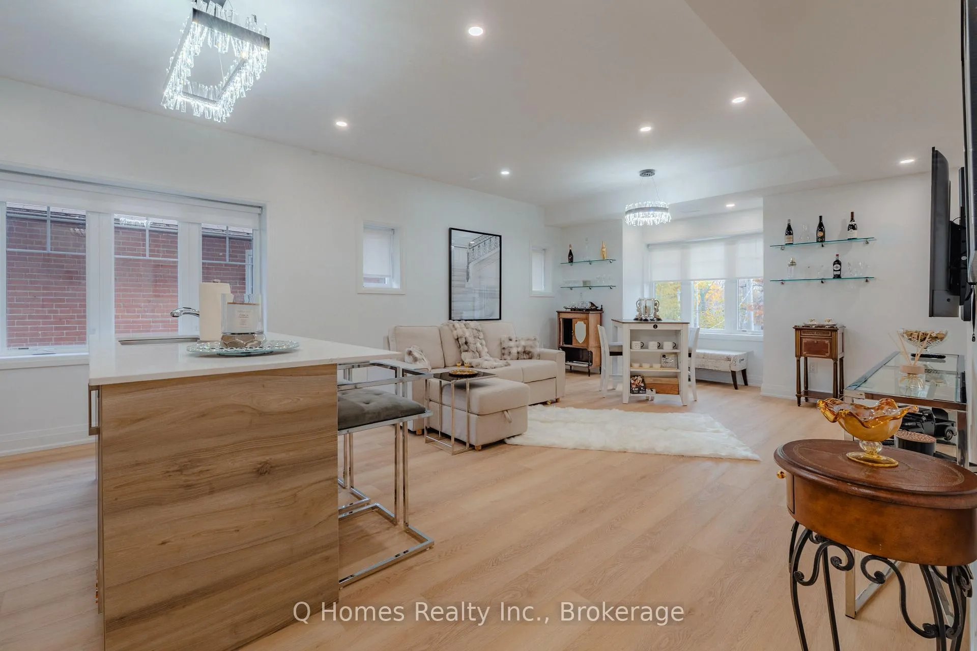 Photo 3 of Unit 3, 58 Mcnairn Avenue, Toronto, Bedford Park-Nortown — HOMEH