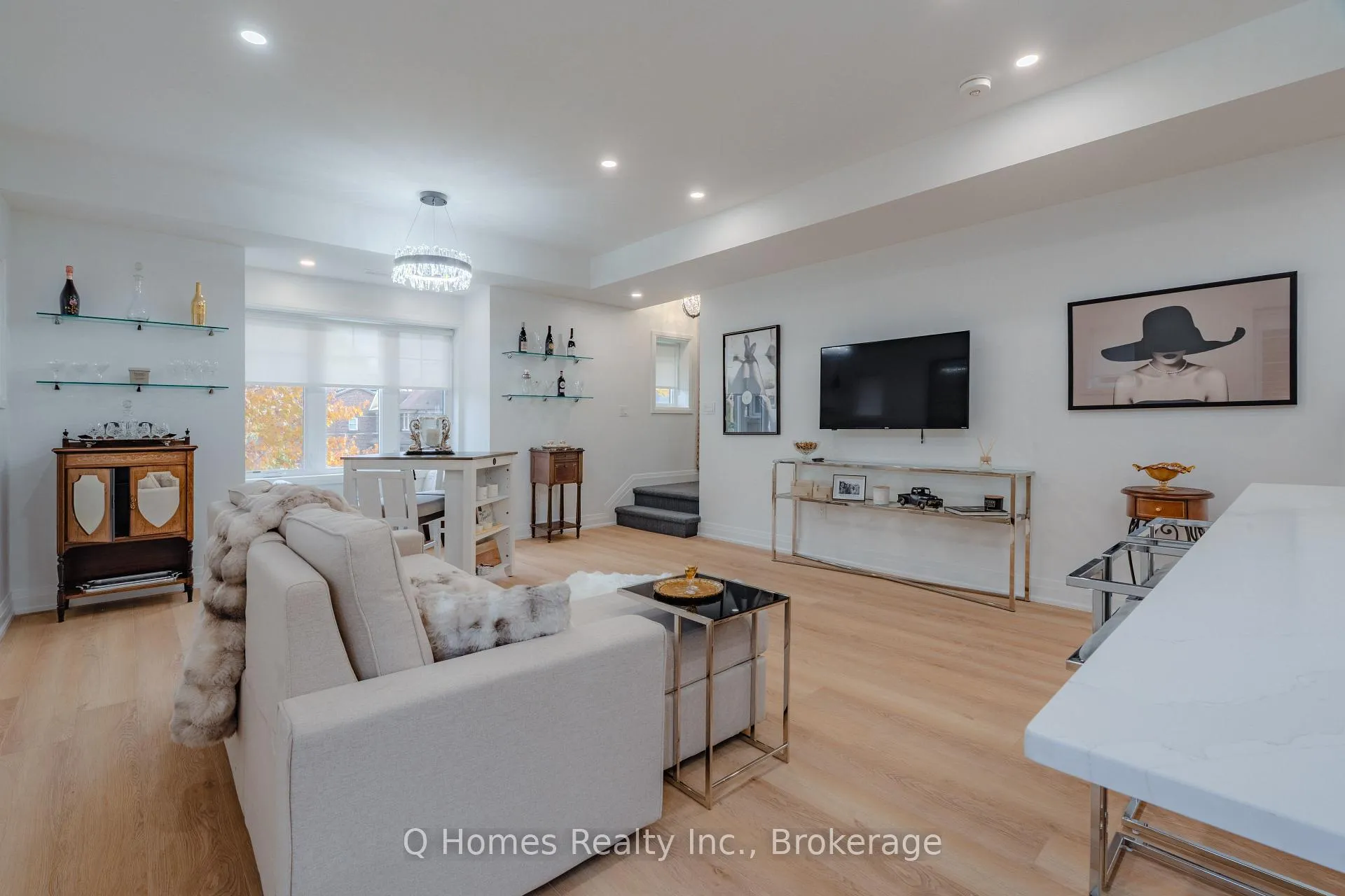 Photo 5 of Unit 3, 58 Mcnairn Avenue, Toronto, Bedford Park-Nortown — HOMEH