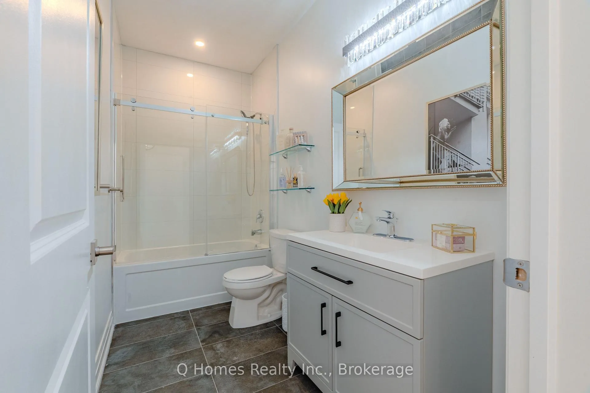 Photo 14 of Unit 3, 58 Mcnairn Avenue, Toronto, Bedford Park-Nortown — HOMEH