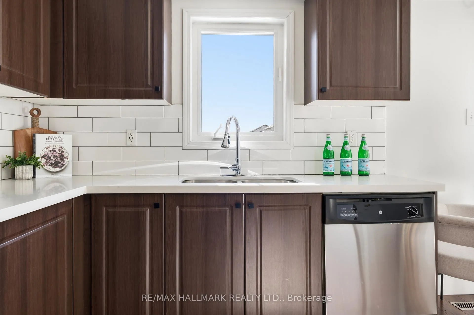 Photo 12 of 30 Trowbridge Street, Woolwich, Breslau — HOMEH