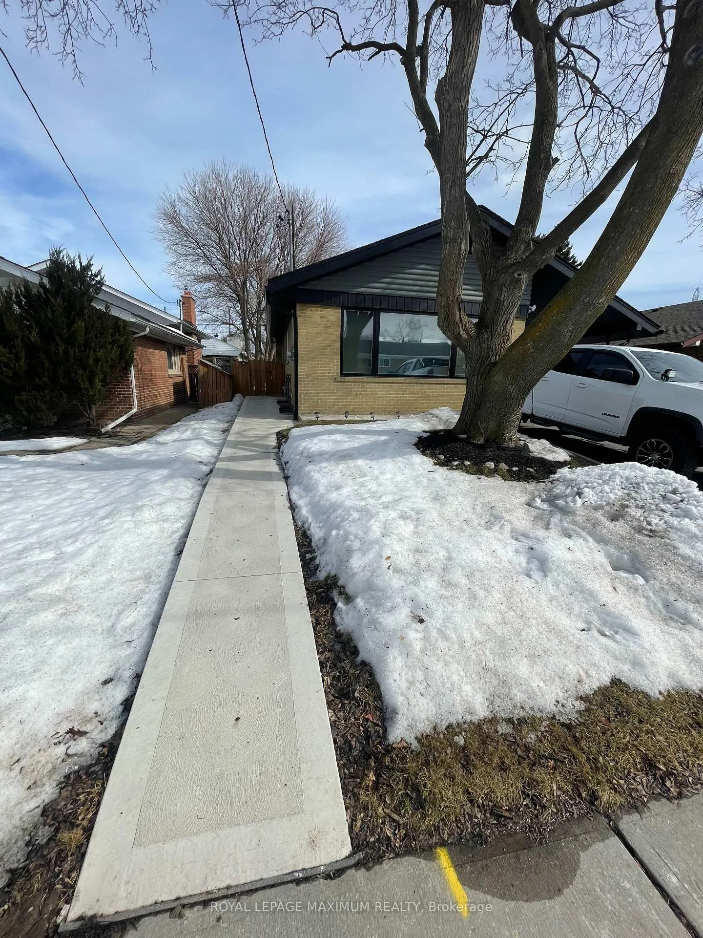 Photo 1 of 29 Pakenham Drive, Etobicoke, Rexdale-Kipling — HOMEH