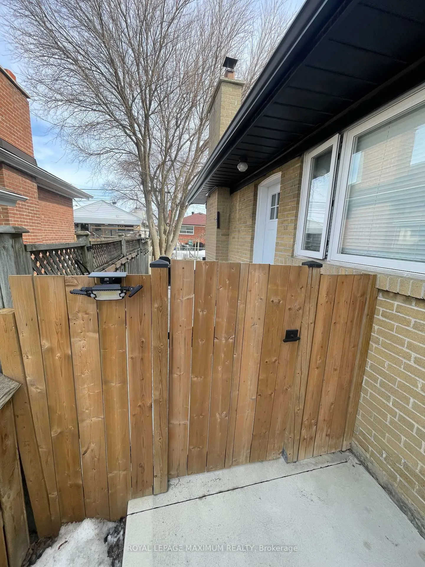 Photo 2 of 29 Pakenham Drive, Etobicoke, Rexdale-Kipling — HOMEH