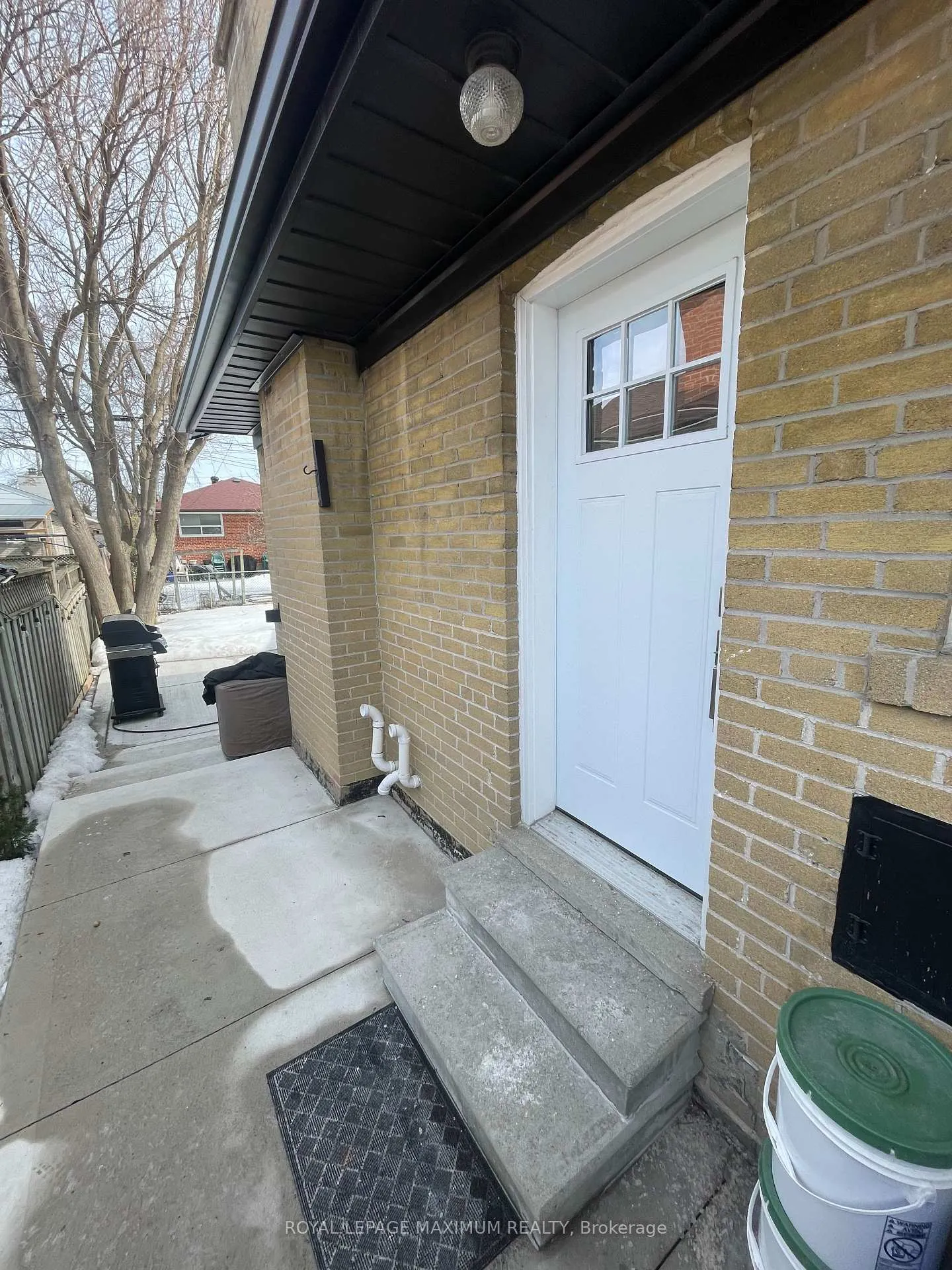 Photo 3 of 29 Pakenham Drive, Etobicoke, Rexdale-Kipling — HOMEH