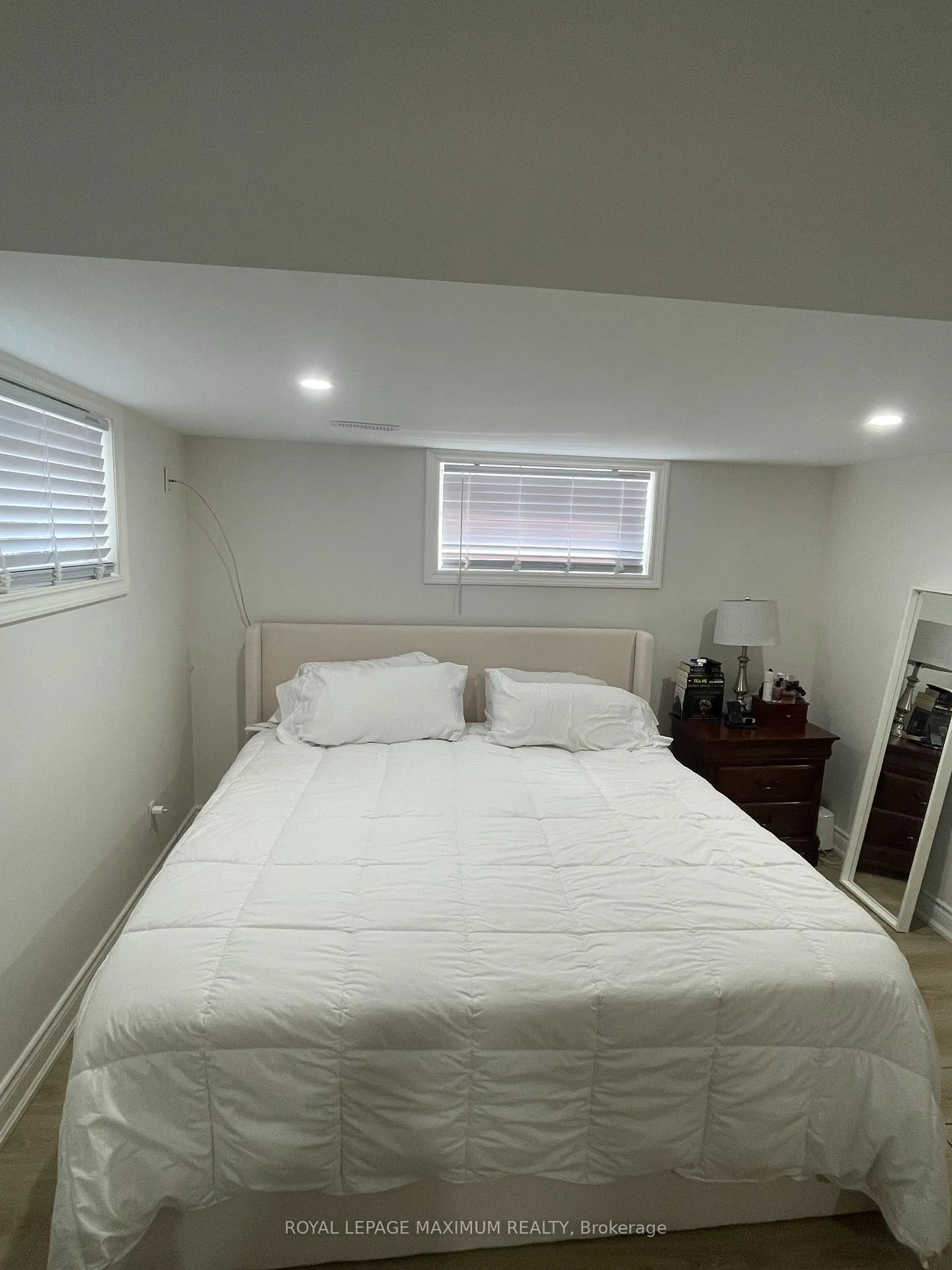 Photo 9 of 29 Pakenham Drive, Etobicoke, Rexdale-Kipling — HOMEH
