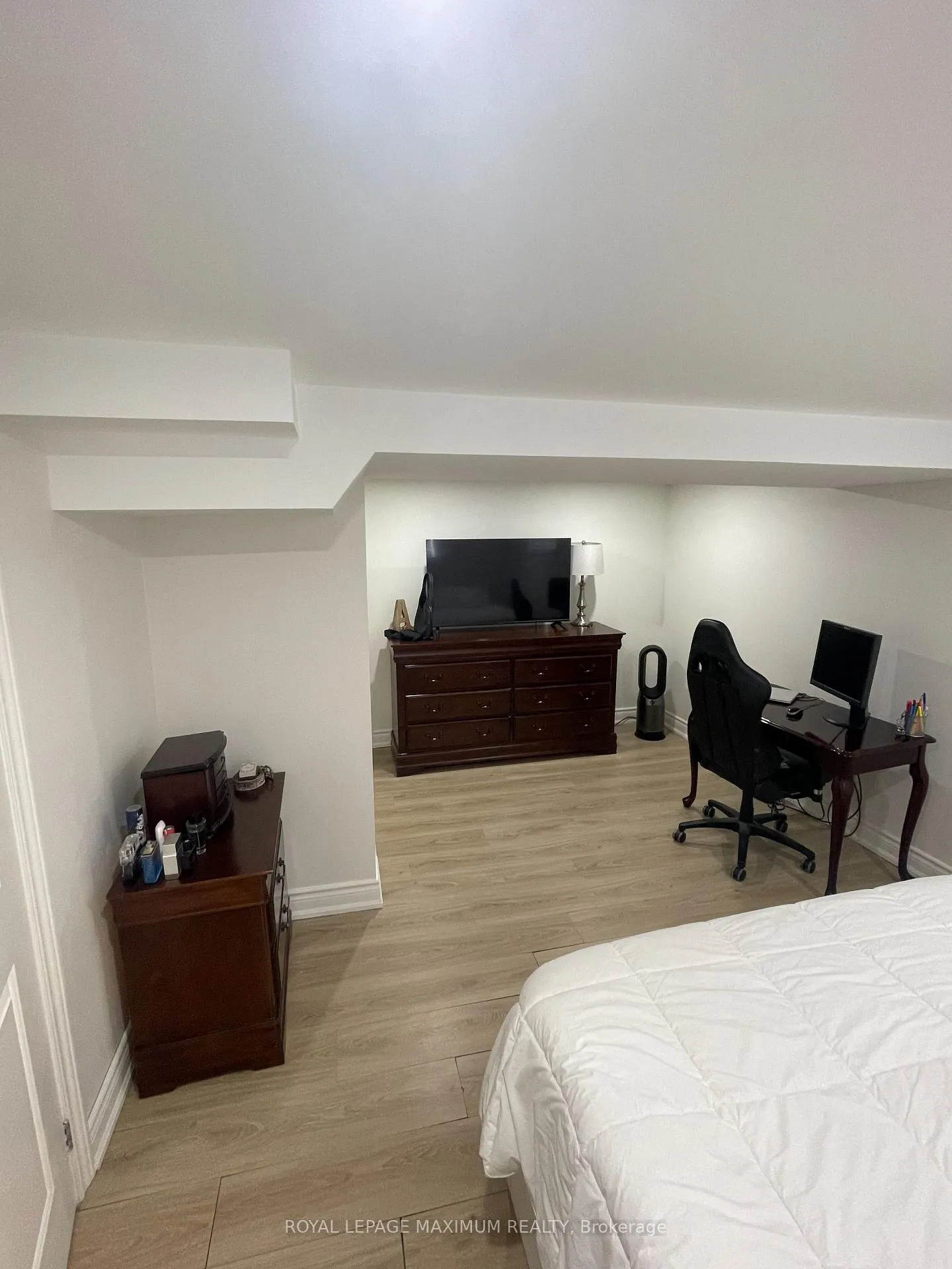 Photo 11 of 29 Pakenham Drive, Etobicoke, Rexdale-Kipling — HOMEH