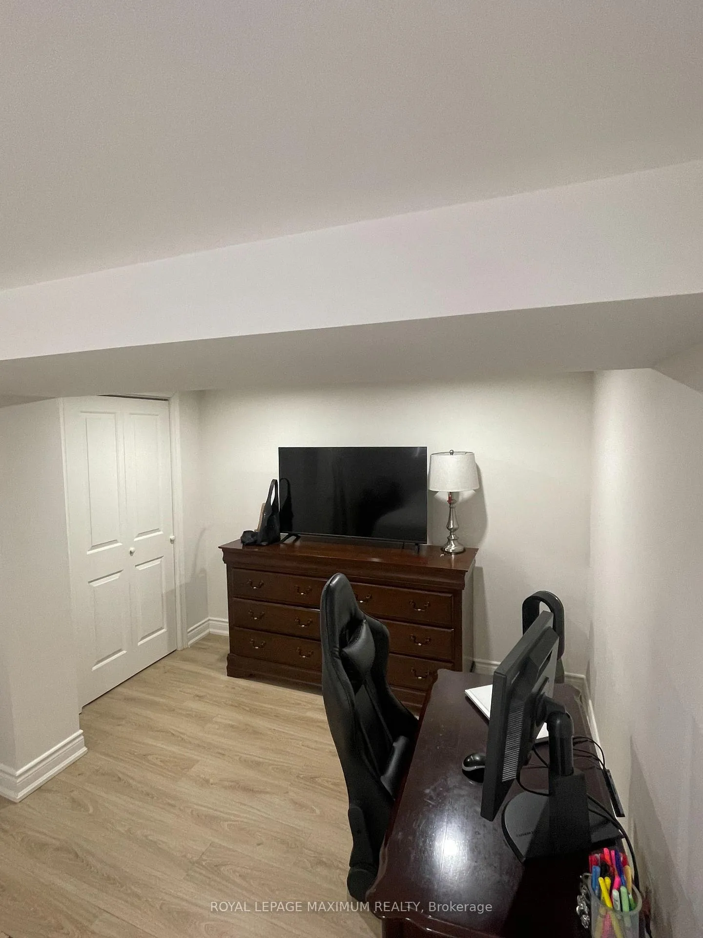 Photo 12 of 29 Pakenham Drive, Etobicoke, Rexdale-Kipling — HOMEH