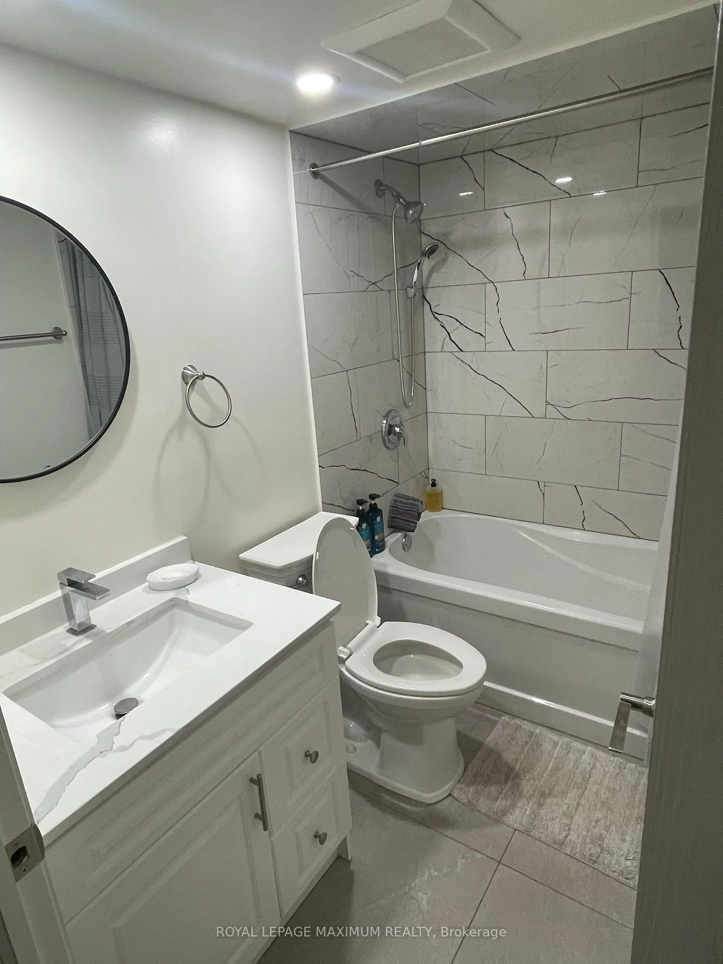 Photo 13 of 29 Pakenham Drive, Etobicoke, Rexdale-Kipling — HOMEH