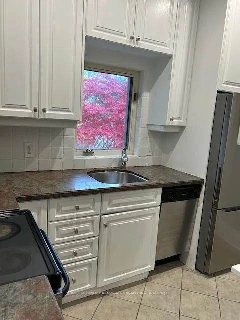 Photo 6 of 35 Highview Crescent, Toronto, Corso Italia-Davenport — HOMEH