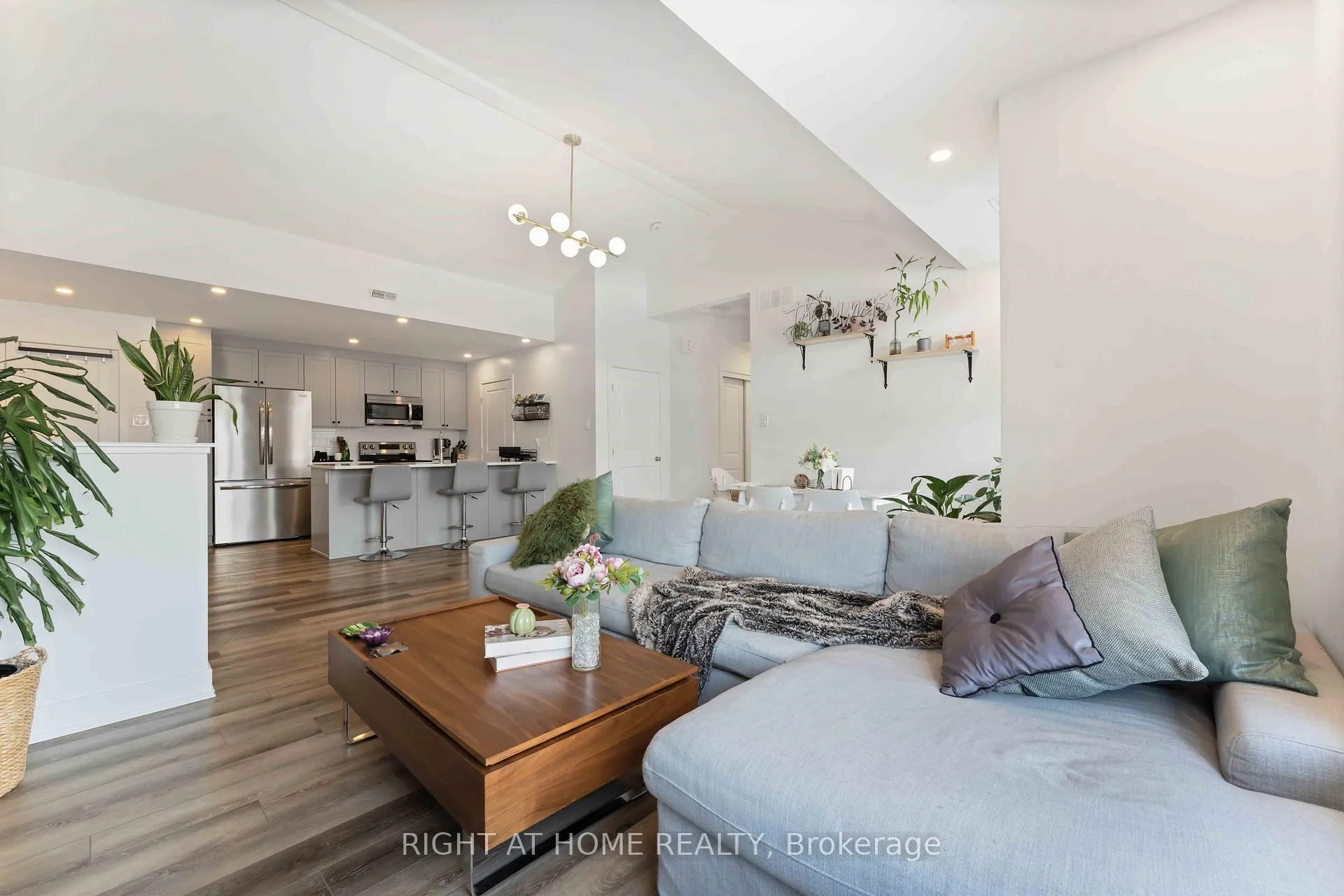 Photo 3 of Unit B, 380 Rolling Meadow Crescent, Ottawa, Mer Bleue/Bradley Estates/Anderson Park — HOMEH