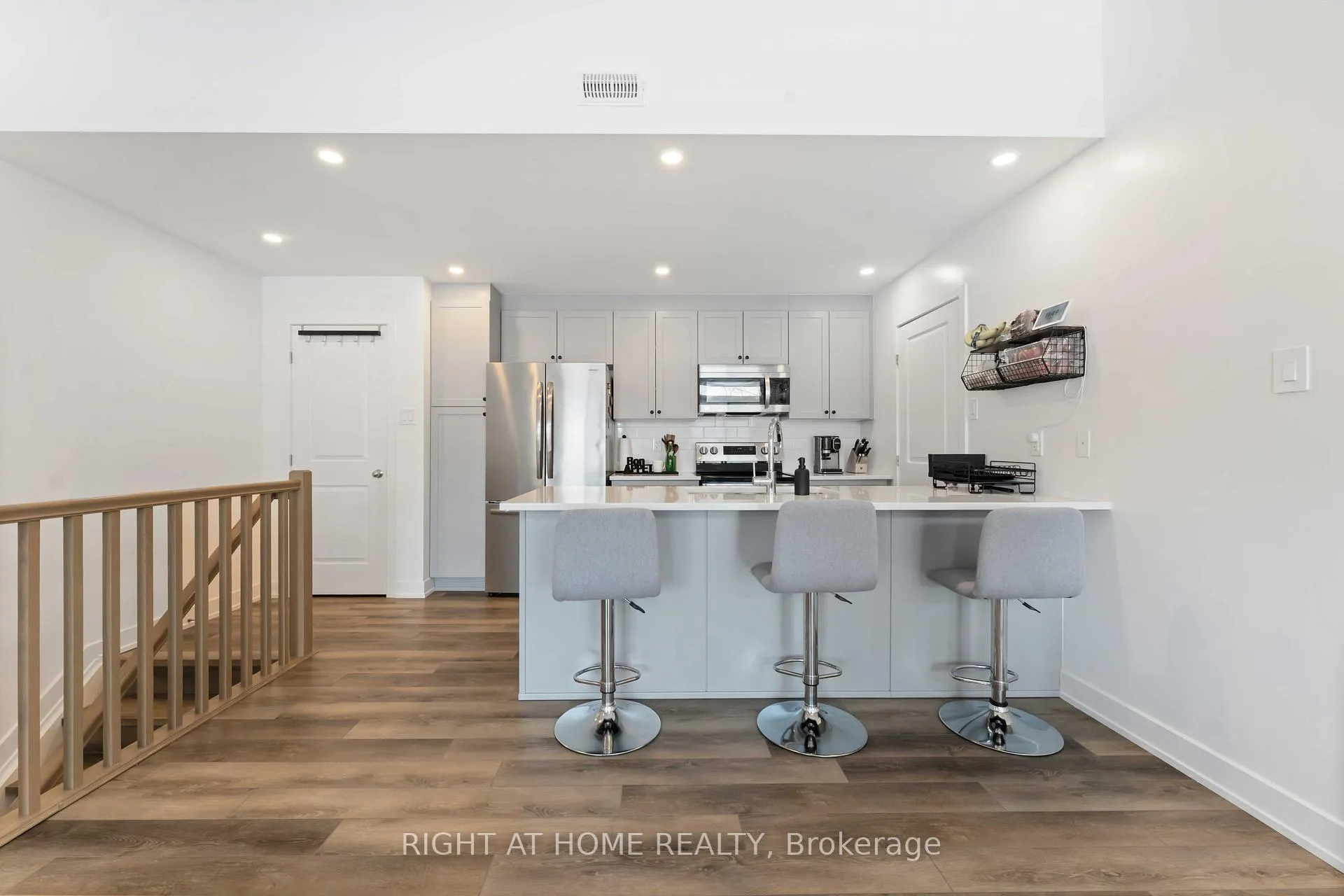 Photo 7 of Unit B, 380 Rolling Meadow Crescent, Ottawa, Mer Bleue/Bradley Estates/Anderson Park — HOMEH