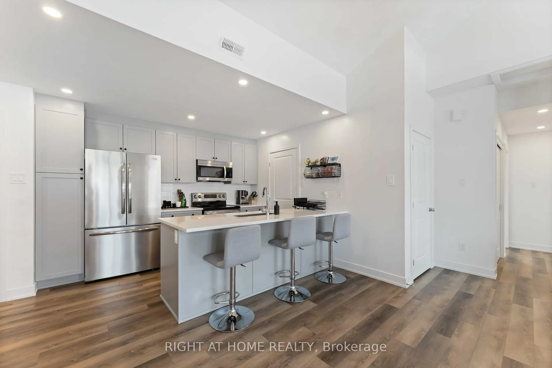 Photo 8 of Unit B, 380 Rolling Meadow Crescent, Ottawa, Mer Bleue/Bradley Estates/Anderson Park — HOMEH