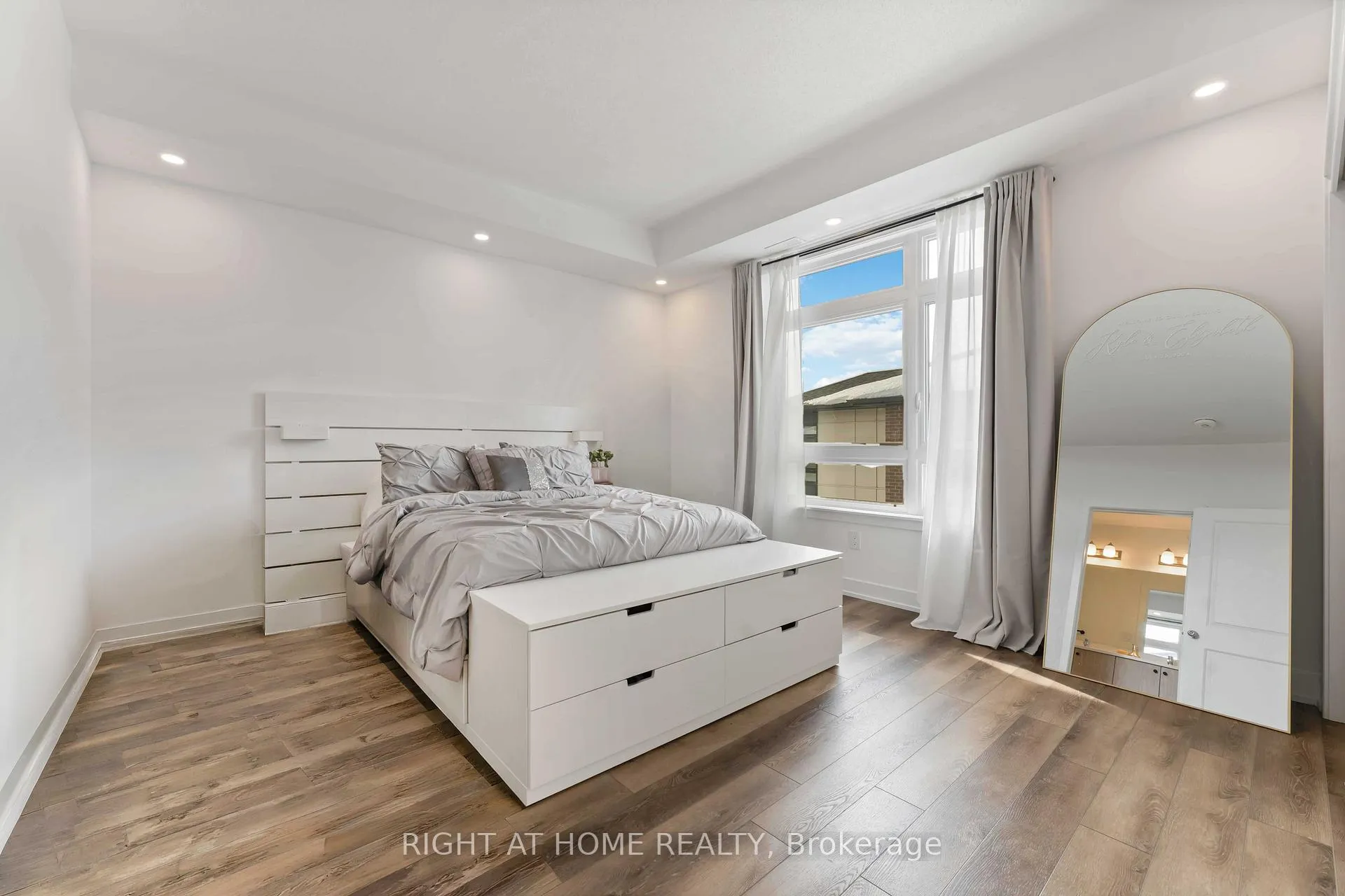 Photo 10 of Unit B, 380 Rolling Meadow Crescent, Ottawa, Mer Bleue/Bradley Estates/Anderson Park — HOMEH