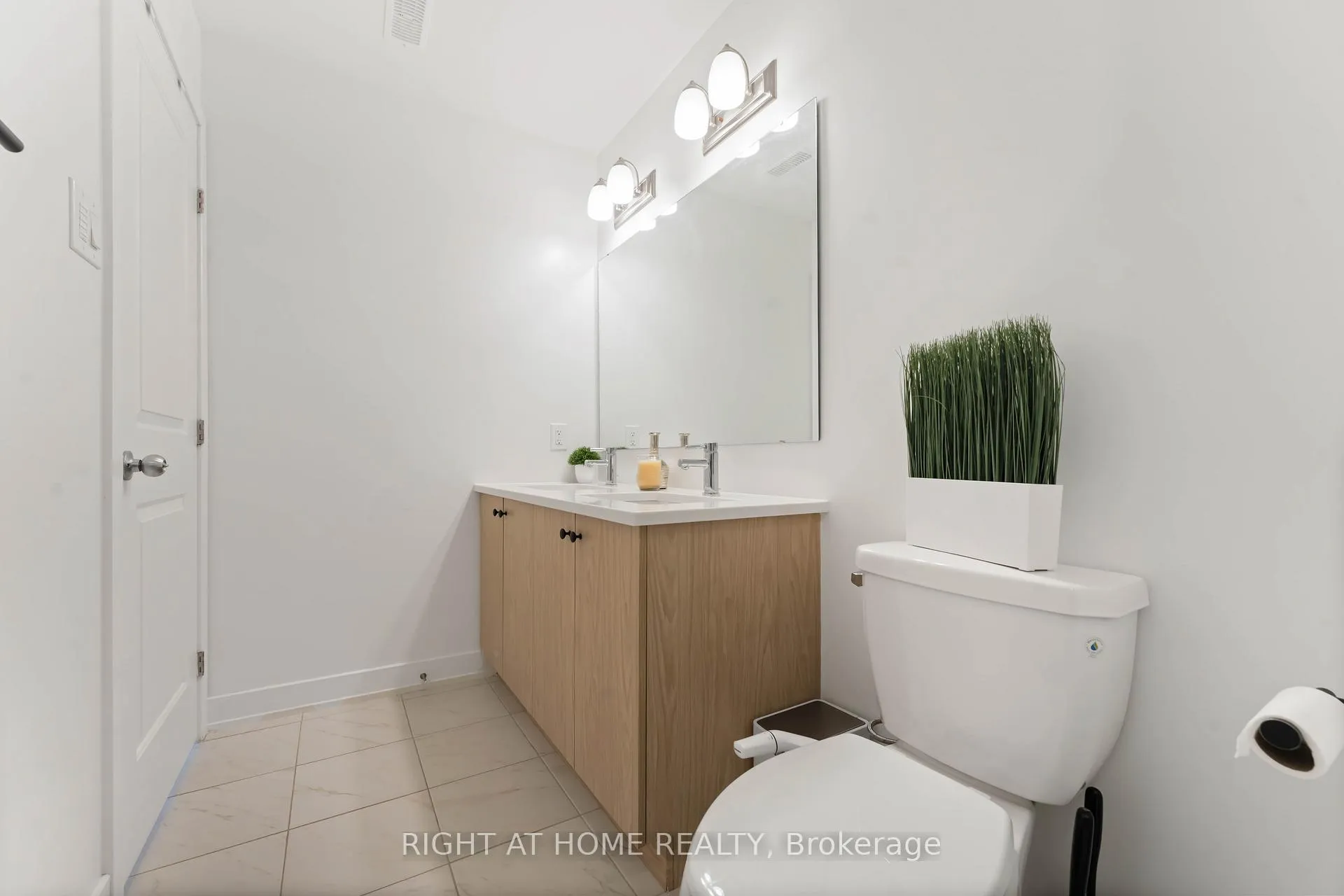 Photo 12 of Unit B, 380 Rolling Meadow Crescent, Ottawa, Mer Bleue/Bradley Estates/Anderson Park — HOMEH