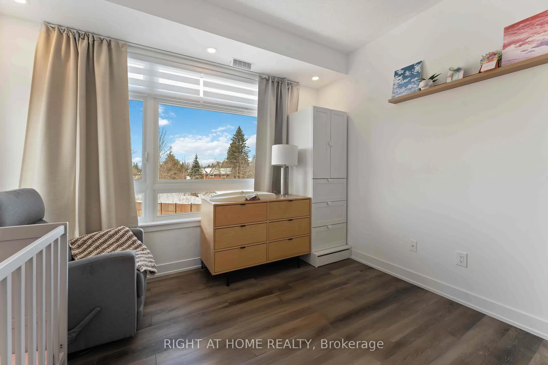Photo 13 of Unit B, 380 Rolling Meadow Crescent, Ottawa, Mer Bleue/Bradley Estates/Anderson Park — HOMEH