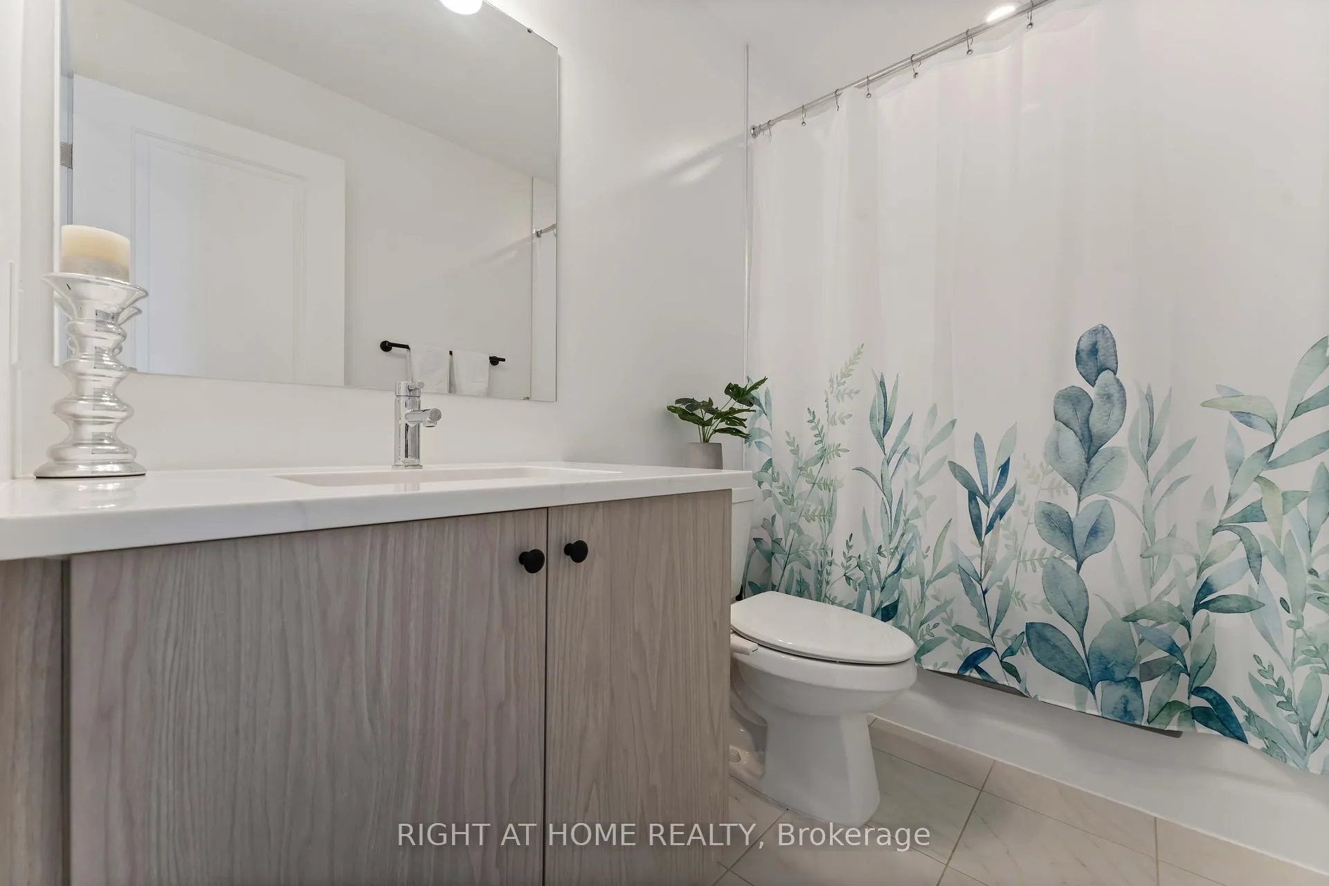Photo 15 of Unit B, 380 Rolling Meadow Crescent, Ottawa, Mer Bleue/Bradley Estates/Anderson Park — HOMEH