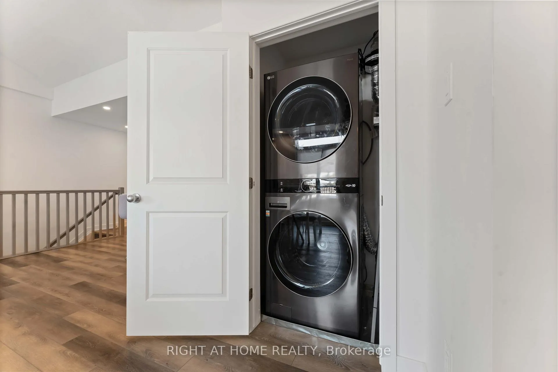 Photo 16 of Unit B, 380 Rolling Meadow Crescent, Ottawa, Mer Bleue/Bradley Estates/Anderson Park — HOMEH