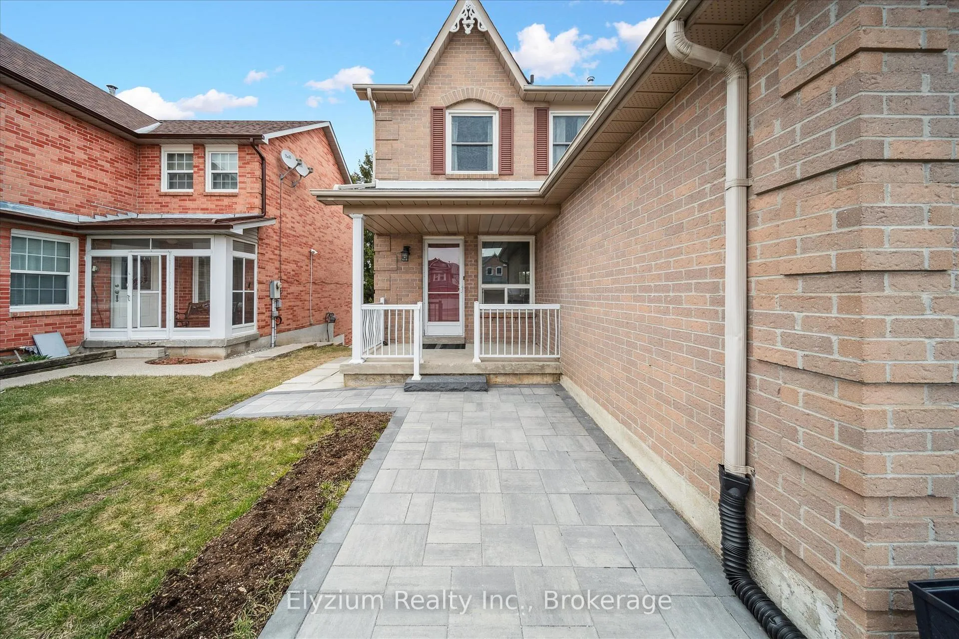 Photo 2 of 2130 Blue Ridge Crescent, Pickering, Brock Ridge — HOMEH