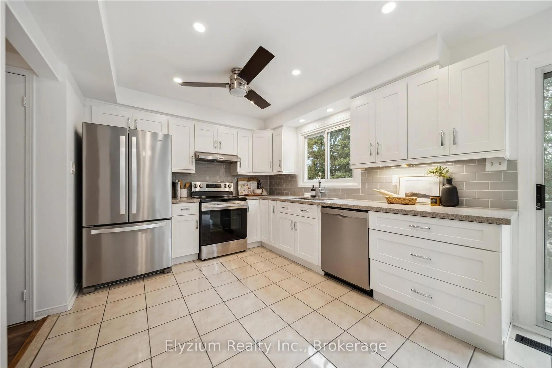 Photo 6 of 2130 Blue Ridge Crescent, Pickering, Brock Ridge — HOMEH