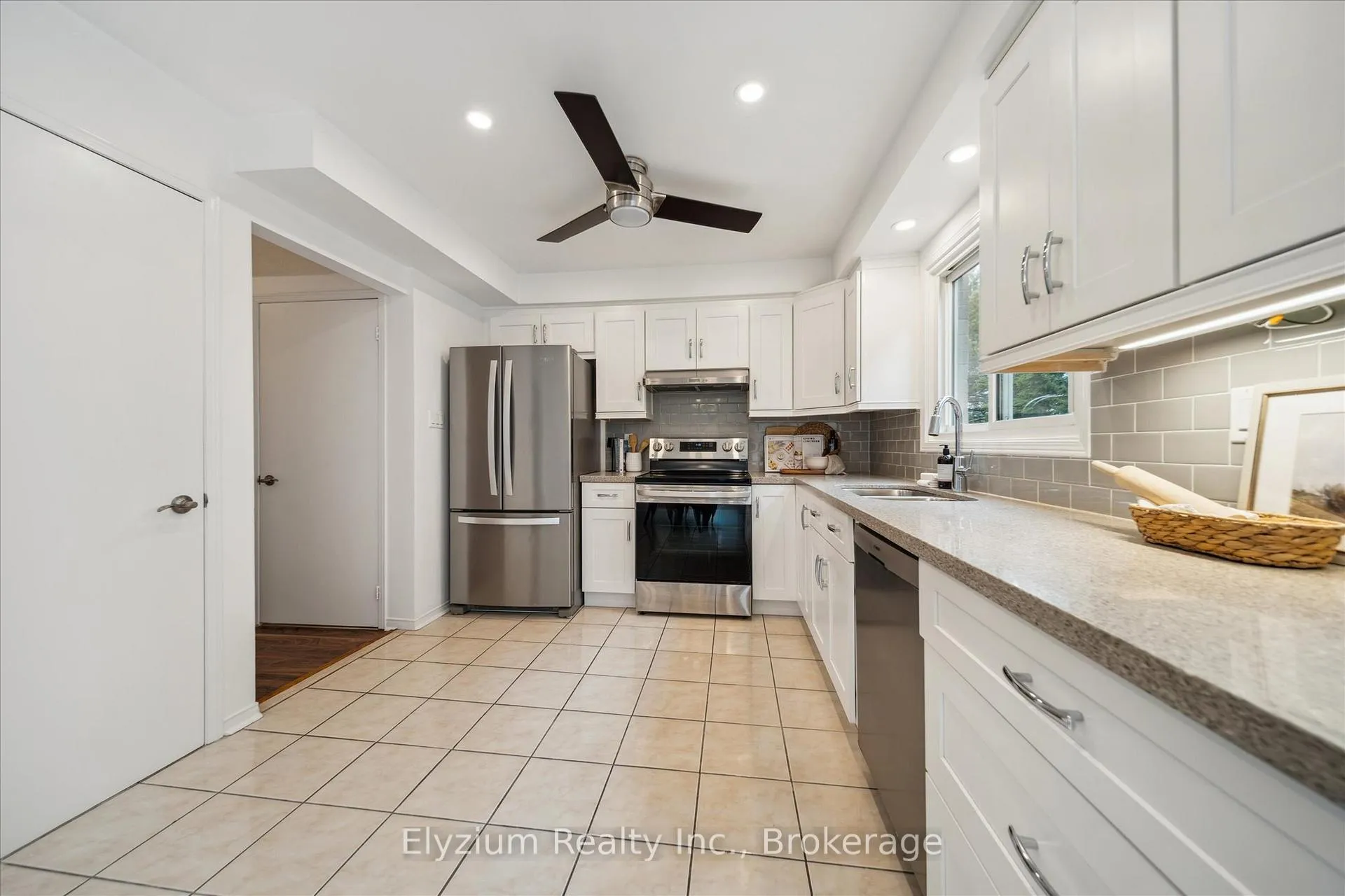 Photo 7 of 2130 Blue Ridge Crescent, Pickering, Brock Ridge — HOMEH