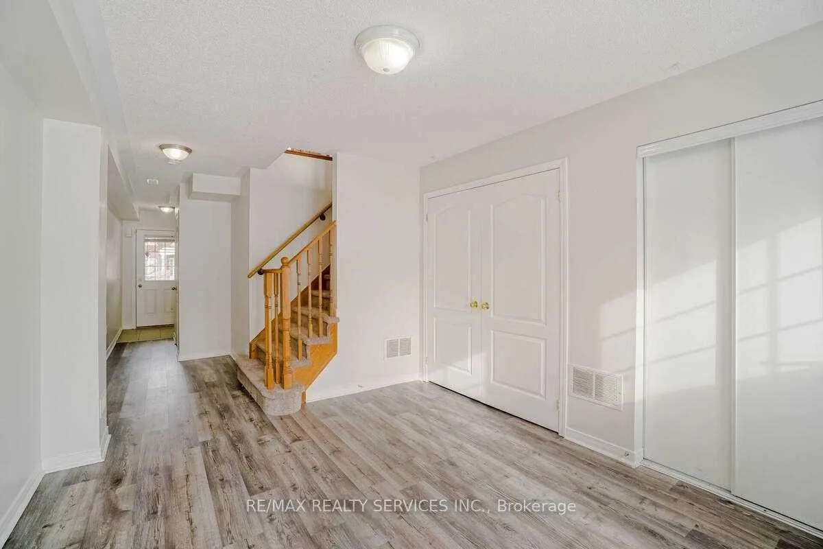 Photo 4 of 43 Denison Avenue, Brampton, Downtown Brampton — HOMEH