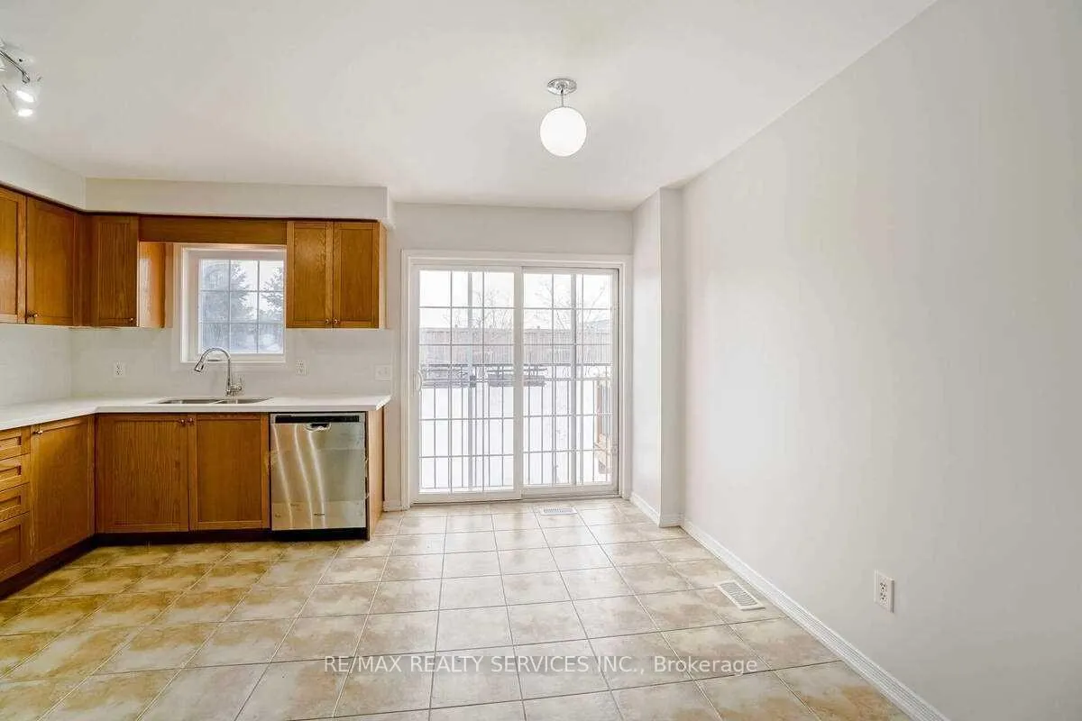 Photo 14 of 43 Denison Avenue, Brampton, Downtown Brampton — HOMEH