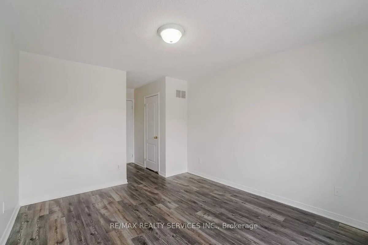 Photo 24 of 43 Denison Avenue, Brampton, Downtown Brampton — HOMEH