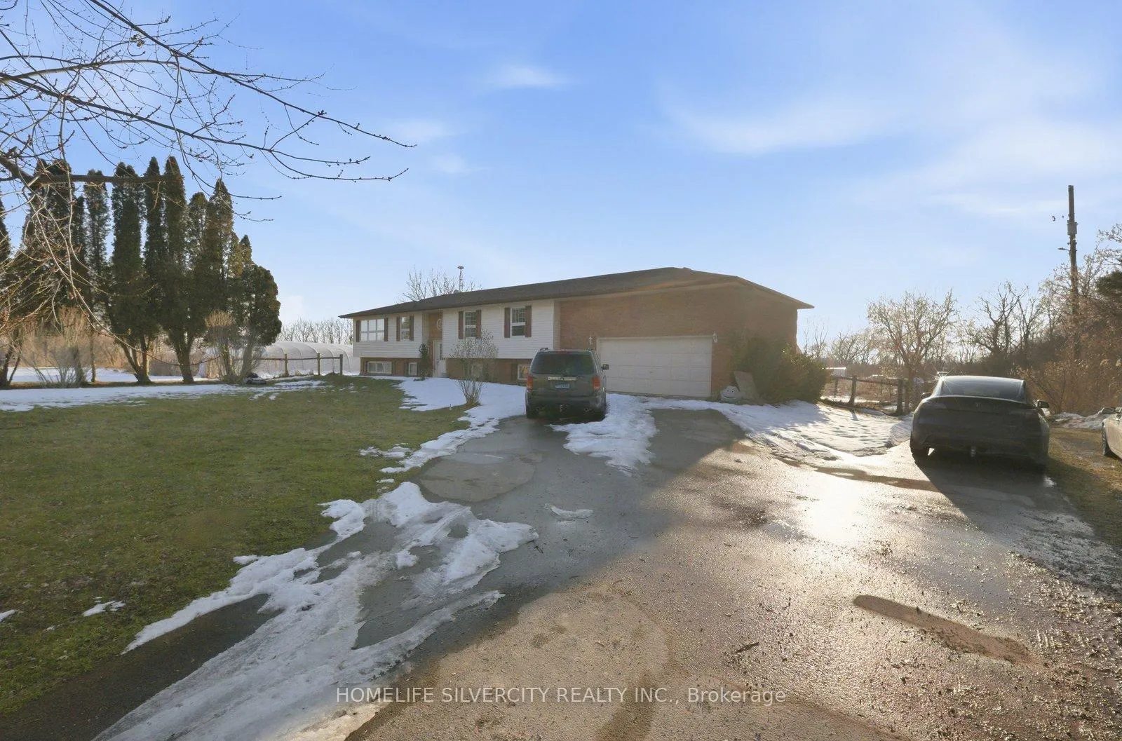 Photo 2 of 4662 Governors Road, Hamilton, Lynden — HOMEH