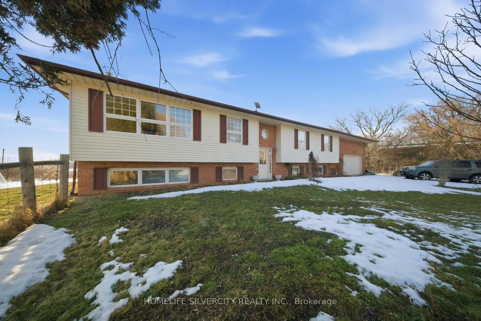 Photo 5 of 4662 Governors Road, Hamilton, Lynden — HOMEH