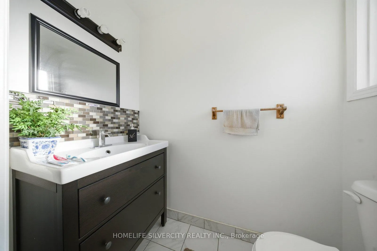 Photo 19 of 4662 Governors Road, Hamilton, Lynden — HOMEH