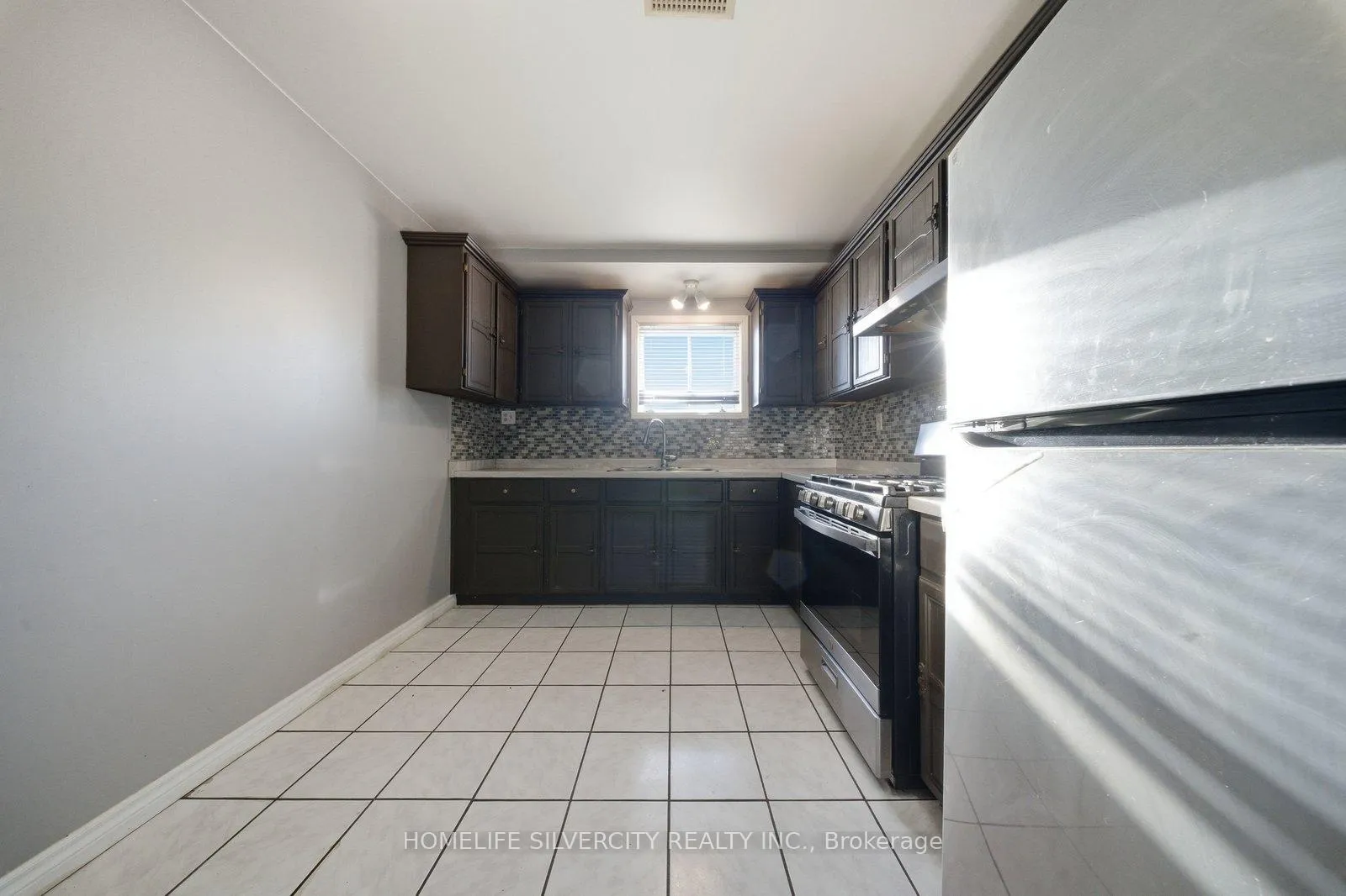 Photo 23 of 4662 Governors Road, Hamilton, Lynden — HOMEH